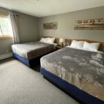 Homestead Lodge Bedroom 1: 2 Queens